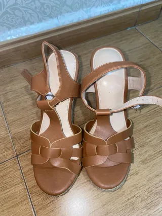 Sandalias de esparto cuña marrón