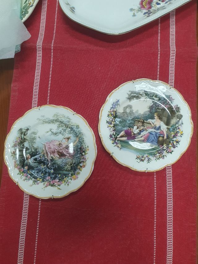 2 Platos Vintage Porcelana Decorados 20cm.
