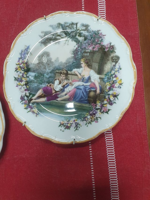 2 Platos Vintage Porcelana Decorados 20cm.