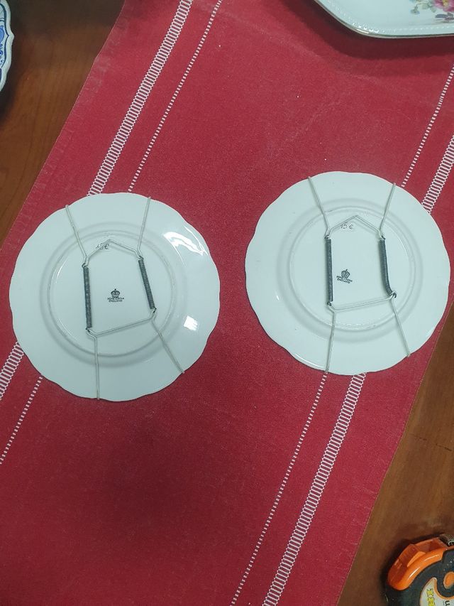 2 Platos Vintage Porcelana Decorados 20cm.