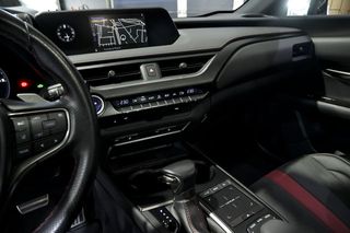 Lexus UX   2.0 250h F Sport 
