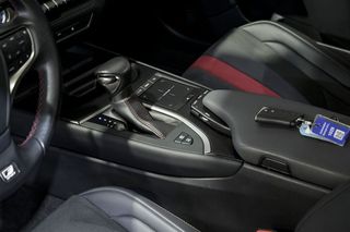 Lexus UX   2.0 250h F Sport 