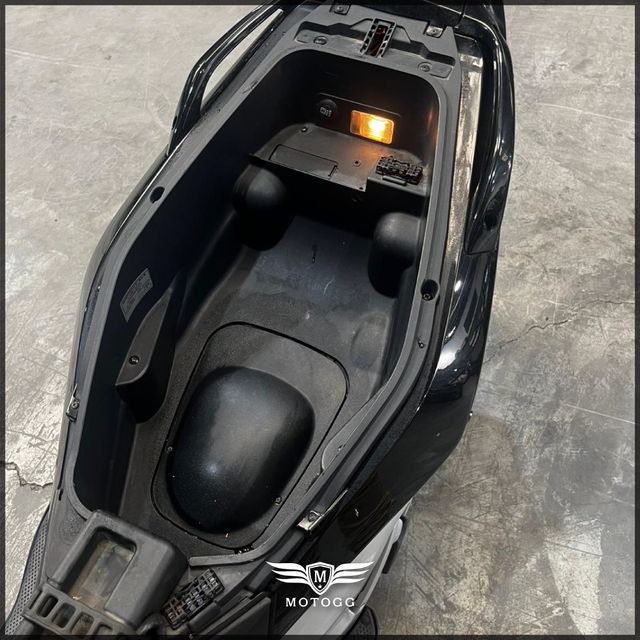 Aprilia SR Max 300cc- 2012