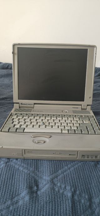 Computer portatile vintage Toshiba Tecra 730XCDT