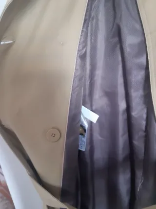 Precio original 69€.Trench clásico con cinturón.