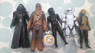 6 Figuras Star Wars Kylo Ren, Chewbacca, BB-8
