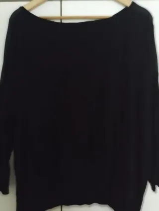 Blusa negra con estampado joya
