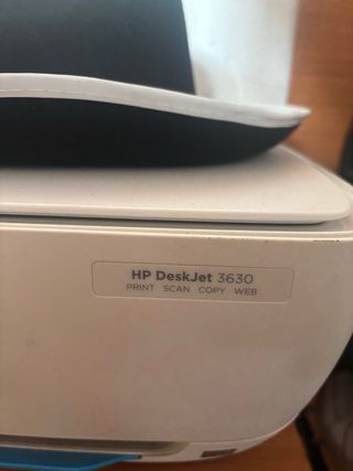 Impresora HP Deskjet Blanca y Azul