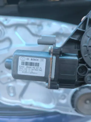 Motor elevalunas Hyundai i30 Izquierdo delantero 