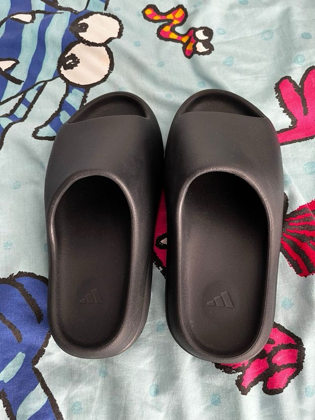 Chanclas Yeezy Negras