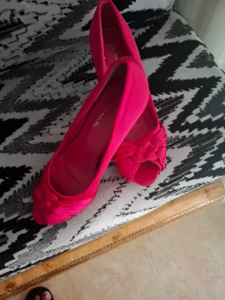 Sandalias rosas con detalle trenzado