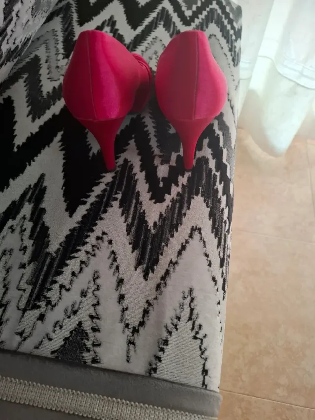 Sandalias rosas con detalle trenzado