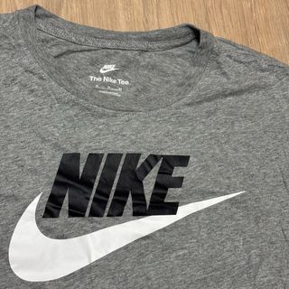 Camiseta Nike Gris