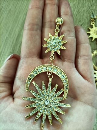 Pendientes largos dorados. Ideal eventos.