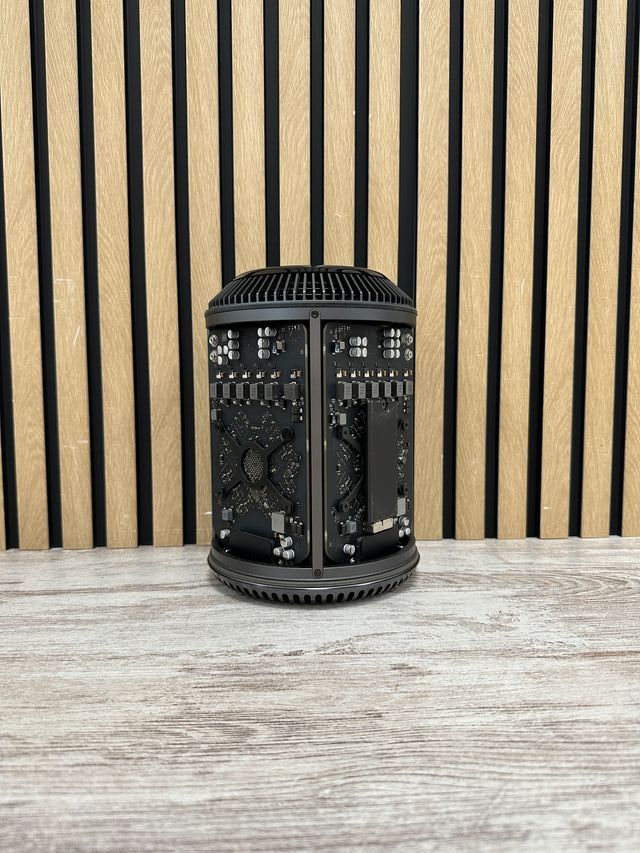 Mac Pro 2013 D700 XEON E5 64gb 1tb SSD
