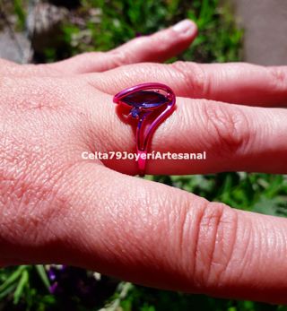 Anillo chapado oro 14k con piedras moradas