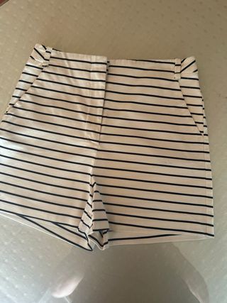 Shorts Zara Rayas Blanco y Negro