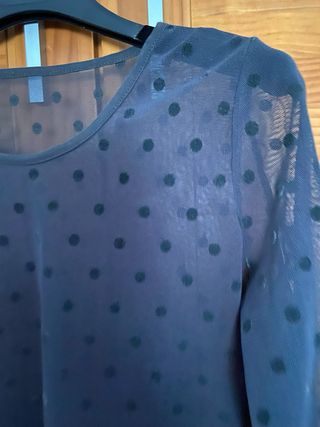 Camiseta trasparente de topos negra