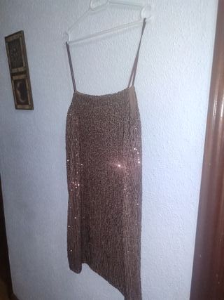 Vestido dorado con lentejuelas