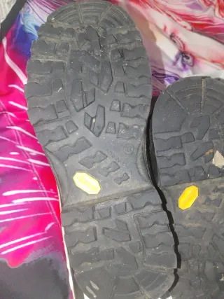 Botas de montaña marrones