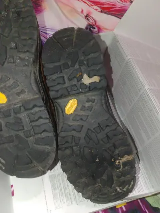 Botas de montaña marrones