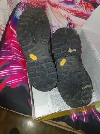 Botas de montaña marrones