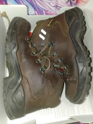 Botas de montaña marrones