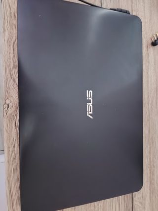 Portátil Asus F555Y