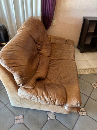 Sofás de piel beige y marrón