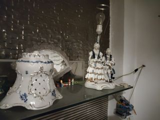 Lámpara de cerámica figuras