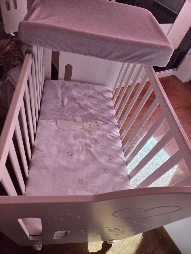 Cuna con cambiador y colchón