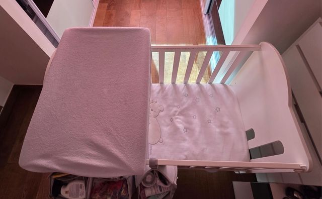 Cuna con cambiador y colchón