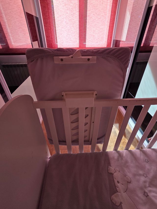 Cuna con cambiador y colchón