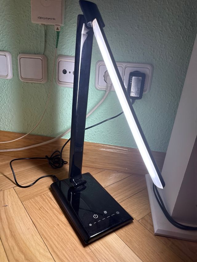 Lámpara LED Negra Moderna