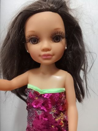 Muñeca Mónica con vestido brillante