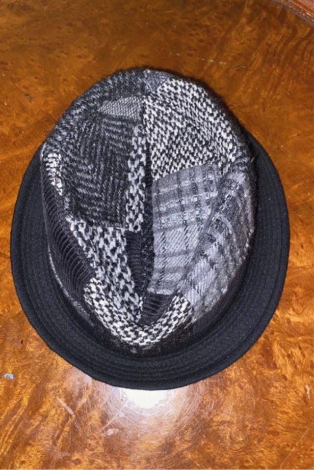 Cappello uomo patchwork nuovo mai indossato.
