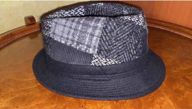 Cappello uomo patchwork nuovo mai indossato.