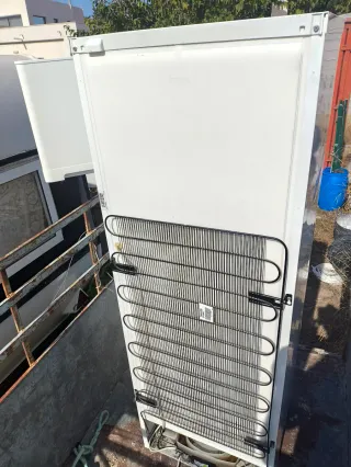 Nevera blanca con congelador zanussi
