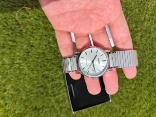 Reloj Lorus Elegante Movimiento  origen Seiko Nuev