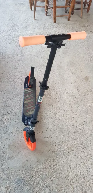 Patinete Scooter Oxelo MID 7 Niños Naranja Negro. 
