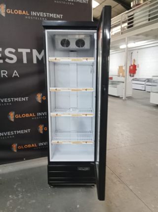 Nevera expositora bebidas 1 puerta