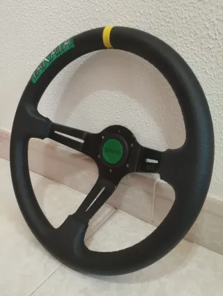 Volante desplazado piel