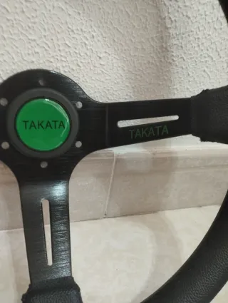 Volante desplazado piel