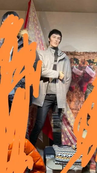 Maniquí de caballero gris