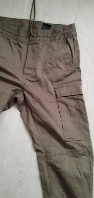 Pantalón cargo H&M verde oliva