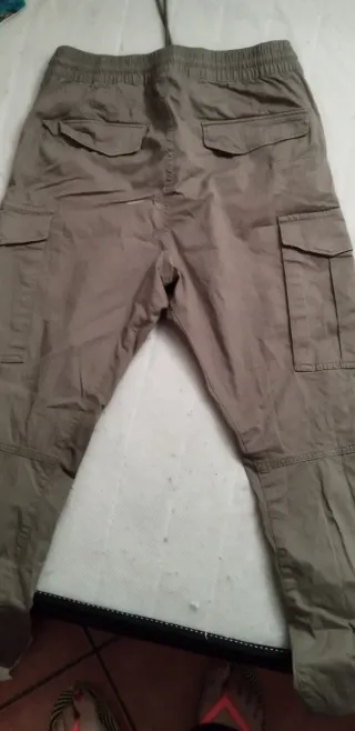 Pantalón cargo H&M verde oliva