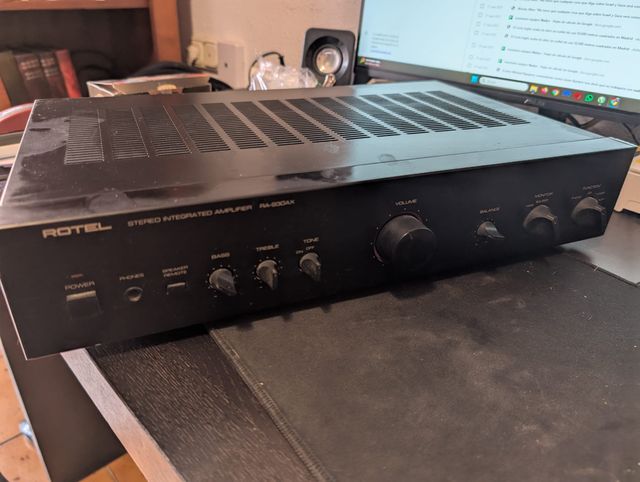 Amplificador Rotel RA-930AX Negro
