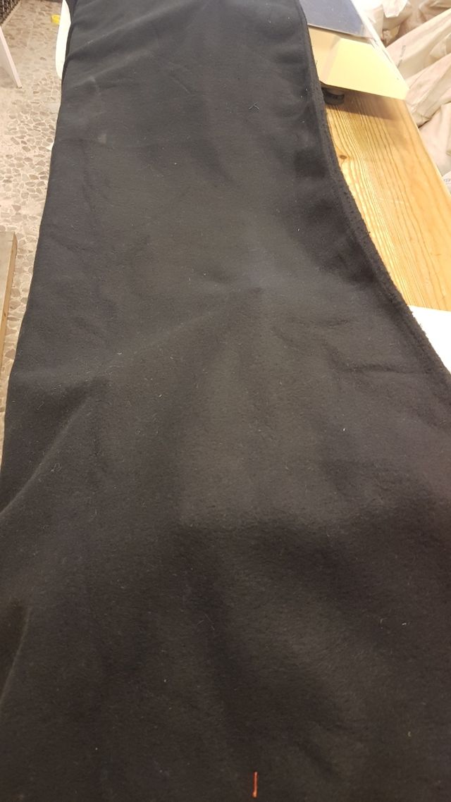 Corte irregular Lana negra 4m x 0,50m