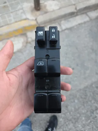 Mando elevalunas y seguros coche subaru