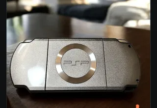 PSP 2004 Plateada+Cargador + Funda + Batería nueva